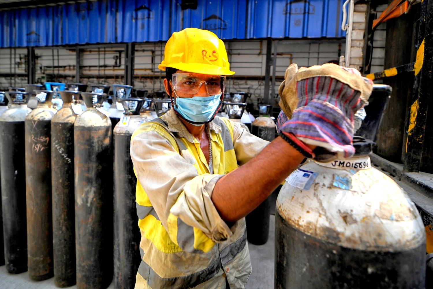 ADRA's project supplied oxygen cylinders like these to SDA hospitals in India.